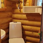 Rauhallinen Moekki Lammen Rannalla Raitamäki