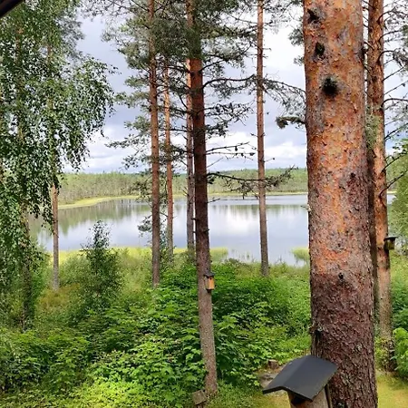 Rauhallinen Moekki Lammen Rannalla * Raitamäki